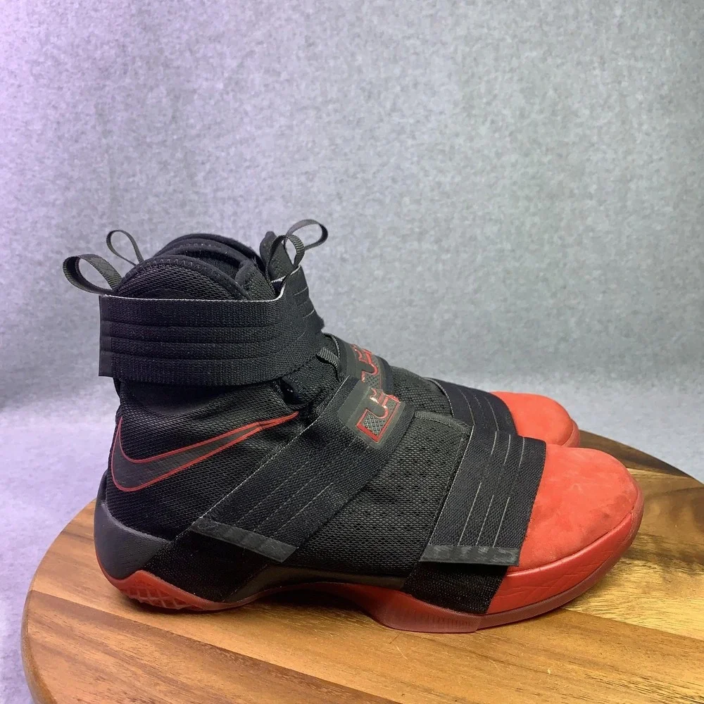 Nike lebron soldier